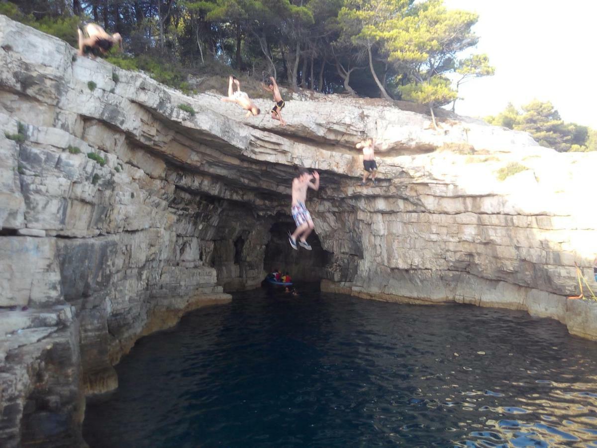 Batcave Lejlighed Pula Eksteriør billede